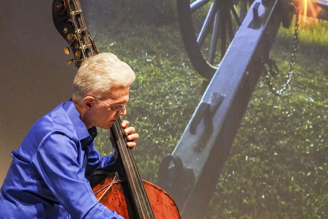 Stephen Lang, Jeff Shaara — lead photograph from the original article