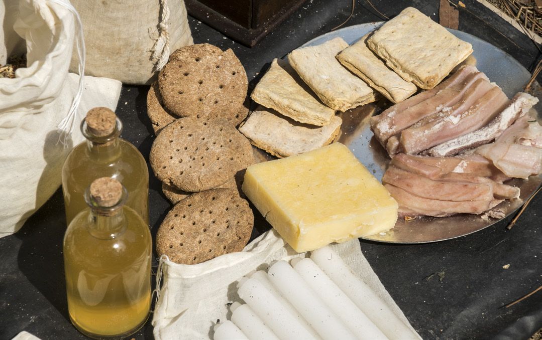 Standard rations usually included bread and meat. Hardtack and salt pork were the usual victuals. Field hospitals were able to purchase some foodstuffs to provide the appropriate nutrition to the sick and wounded.